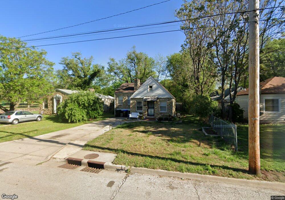 2508 SW 8th Ave, Topeka, KS 66606 - photo 1