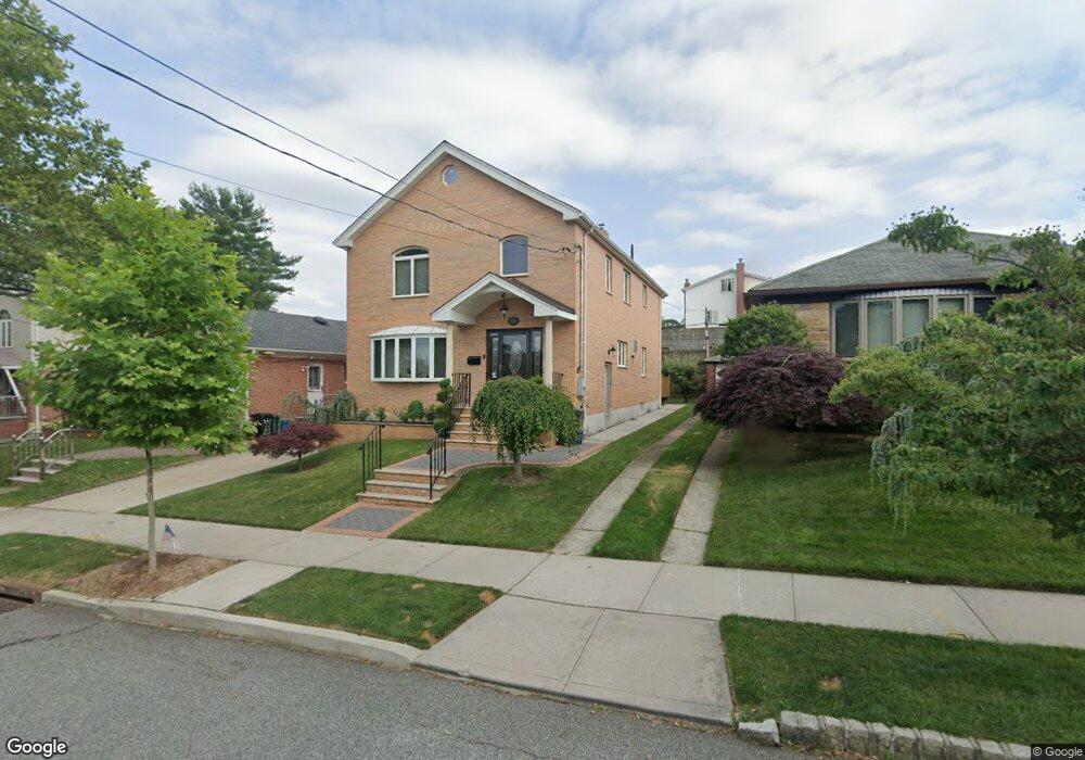 26216 59th Ave, Little Neck, NY 11362 - photo 1