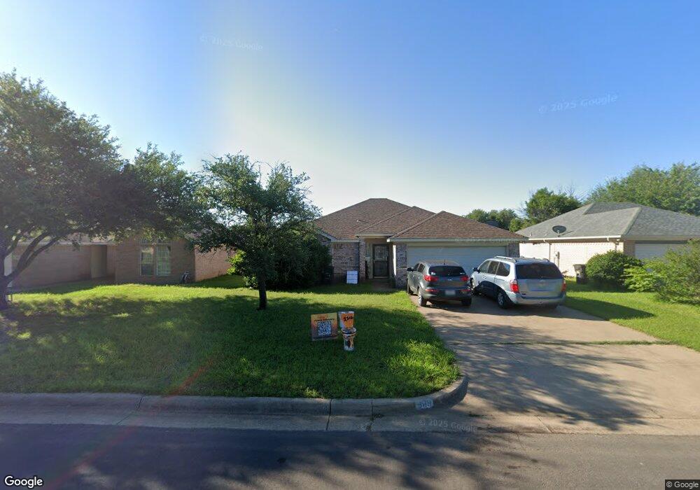 309 Preston Dr, Cleburne, TX 76033 - photo 1