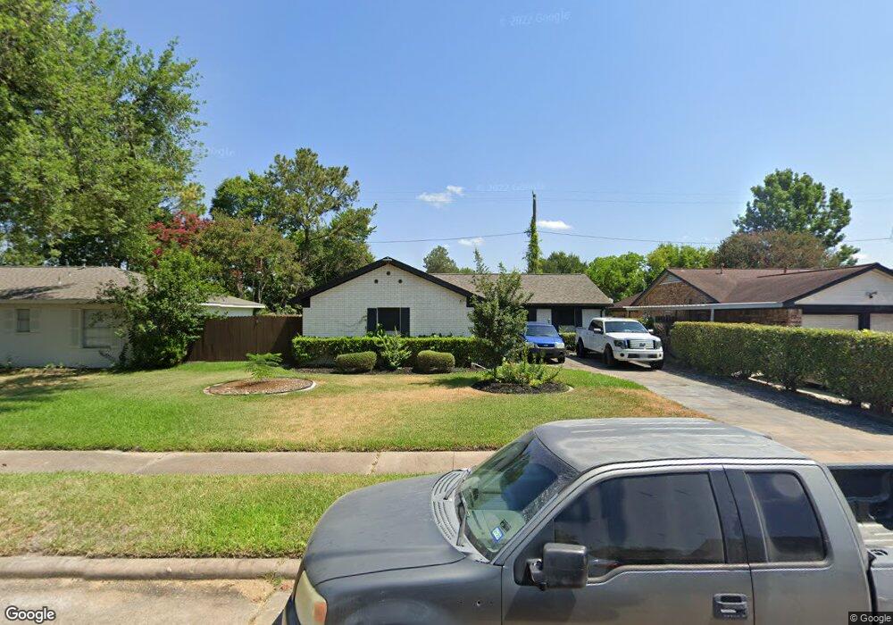 1102 Twin Falls Rd, Houston, TX 77088 - photo 1