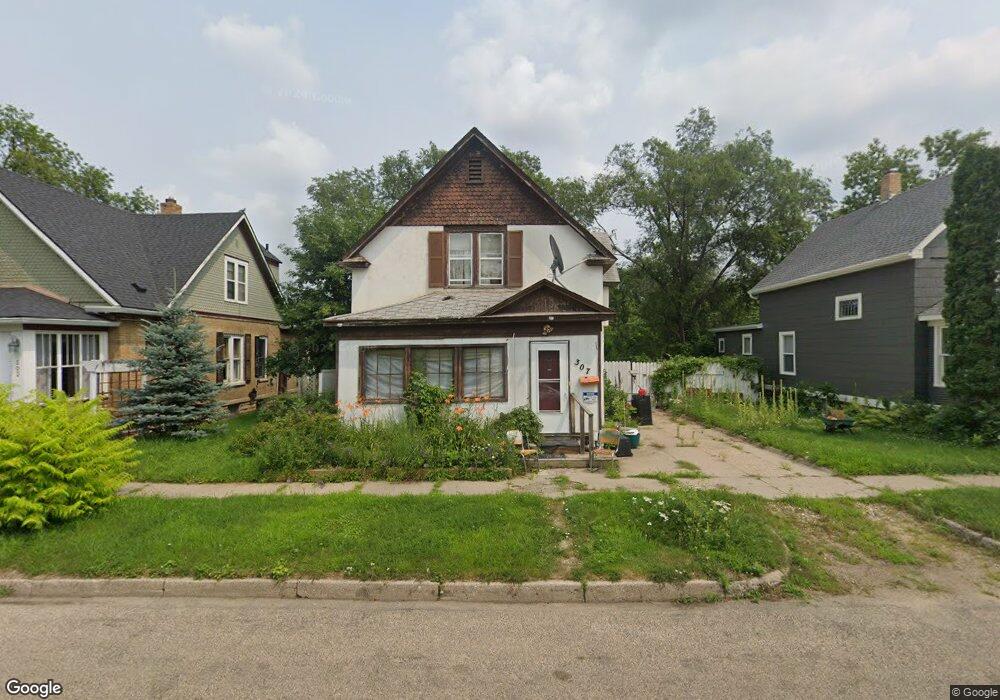 307 4th Ave SW, Jamestown, ND 58401 - photo 1