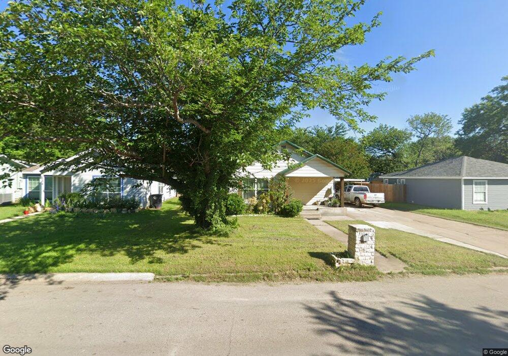 702 Poindexter Ave, Cleburne, TX 76033 - photo 1