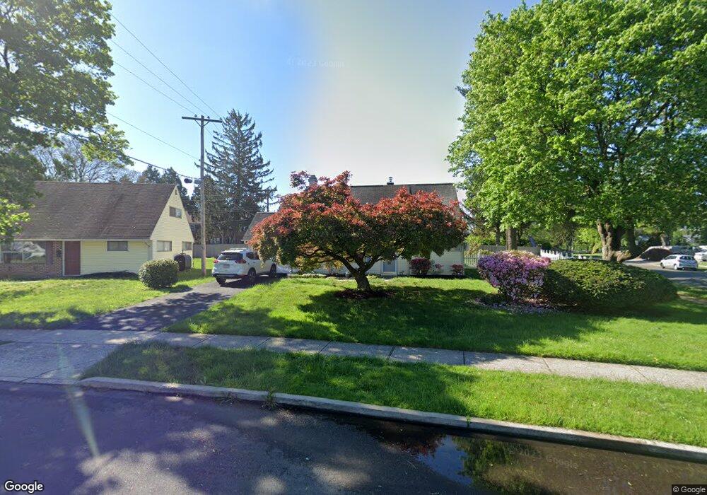 61 Junewood Dr, Levittown, PA 19055 - photo 1