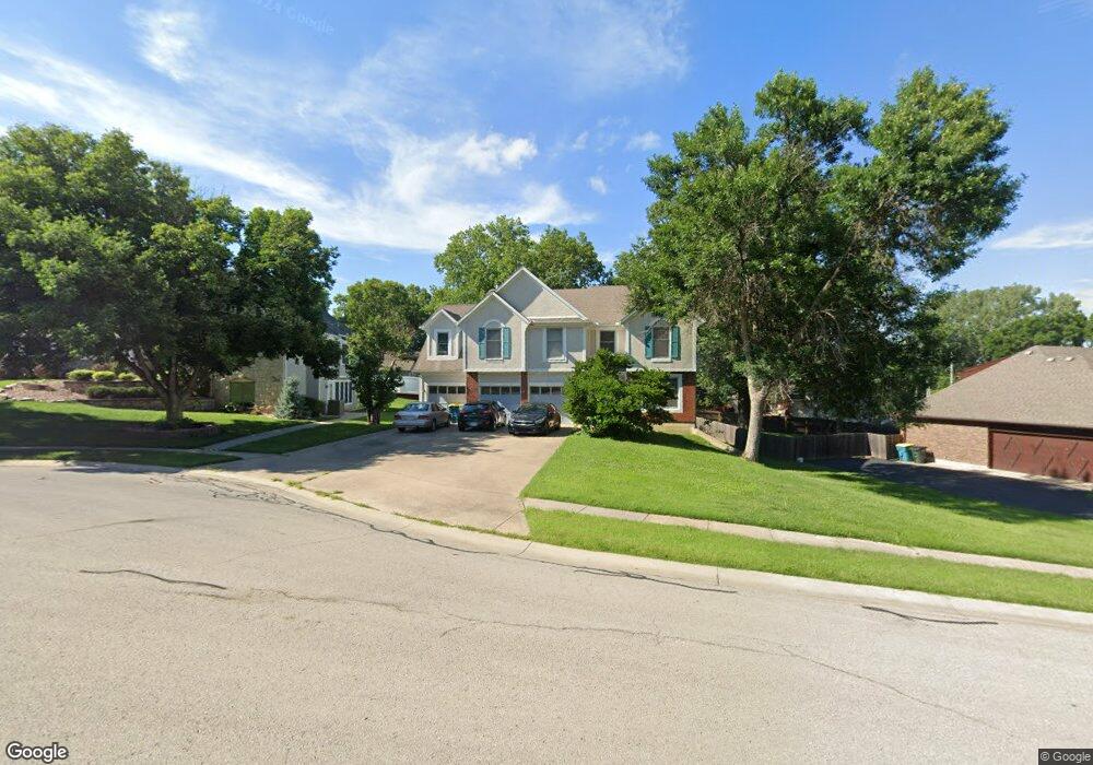 10900 W 52nd Cir, Shawnee, KS 66203 - photo 1