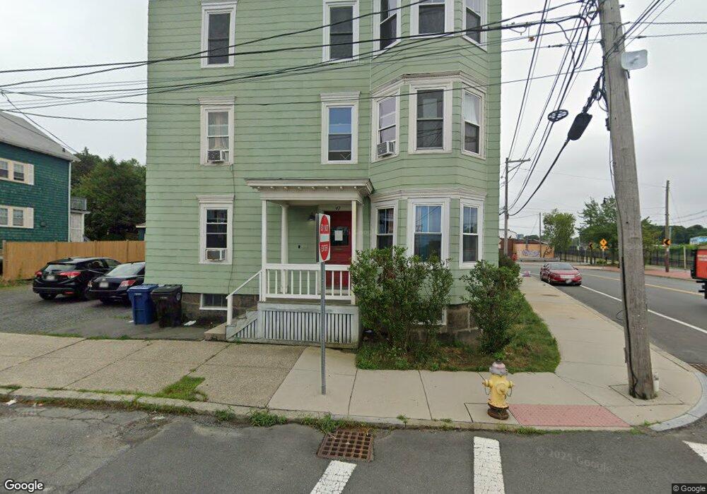 47 Roslyn St unit 1, Salem, MA 01970 - photo 1