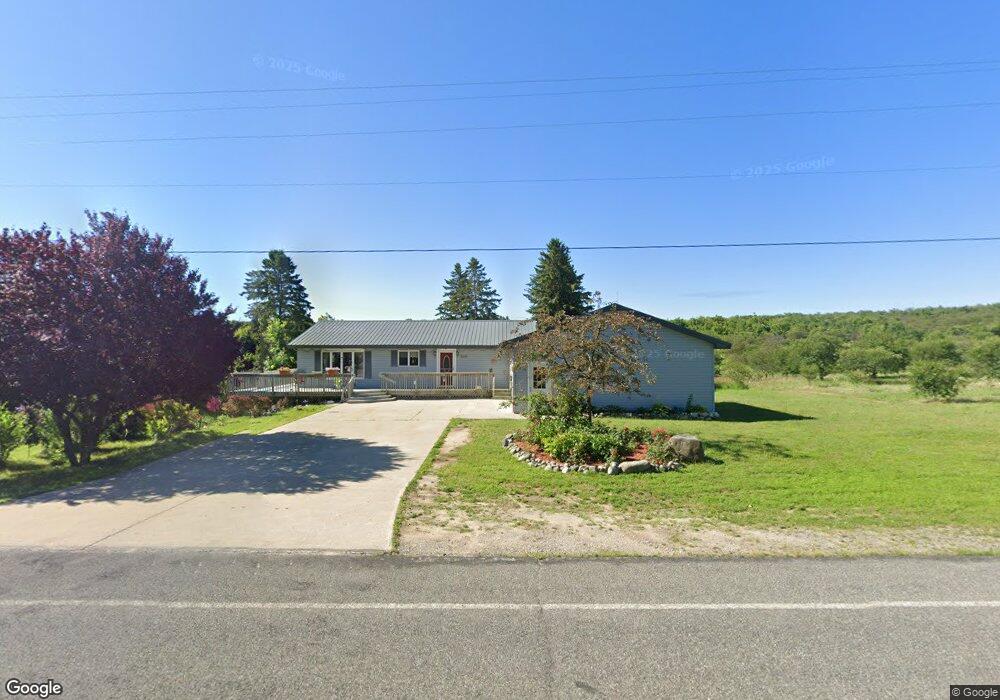 8652 E Hoxie Rd, Cedar, MI 49621 - photo 1