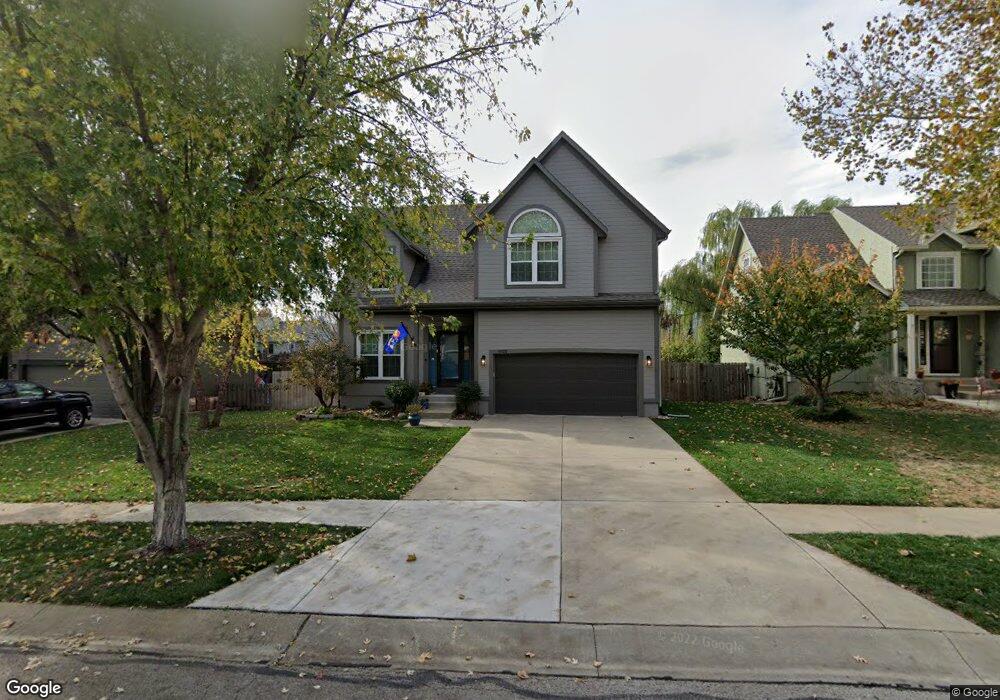 4920 Lakecrest Dr, Shawnee, KS 66218 - photo 1