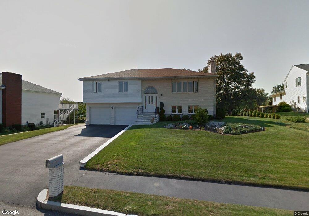 9 Thomas Cir, Stoneham, MA 02180 - photo 1