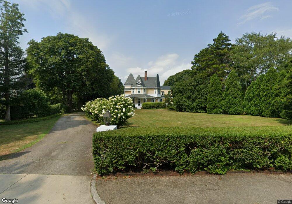 589 Bellevue Ave unit 3, Newport, RI 02840 - photo 1