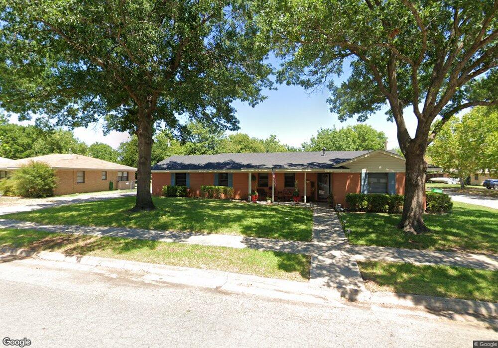 508 Meadow Dr, Gainesville, TX 76240 - photo 1