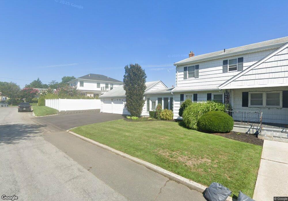 2 Luonga Ln, Glen Cove, NY 11542 - photo 1