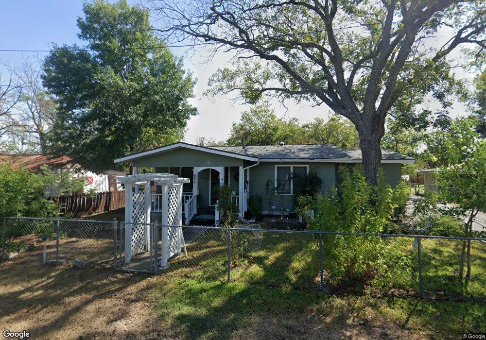 652 E North St, New Braunfels, TX 78130 - photo 1
