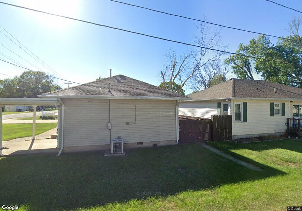 2 N Pine Ct, Tuscola, IL 61953 - photo 1