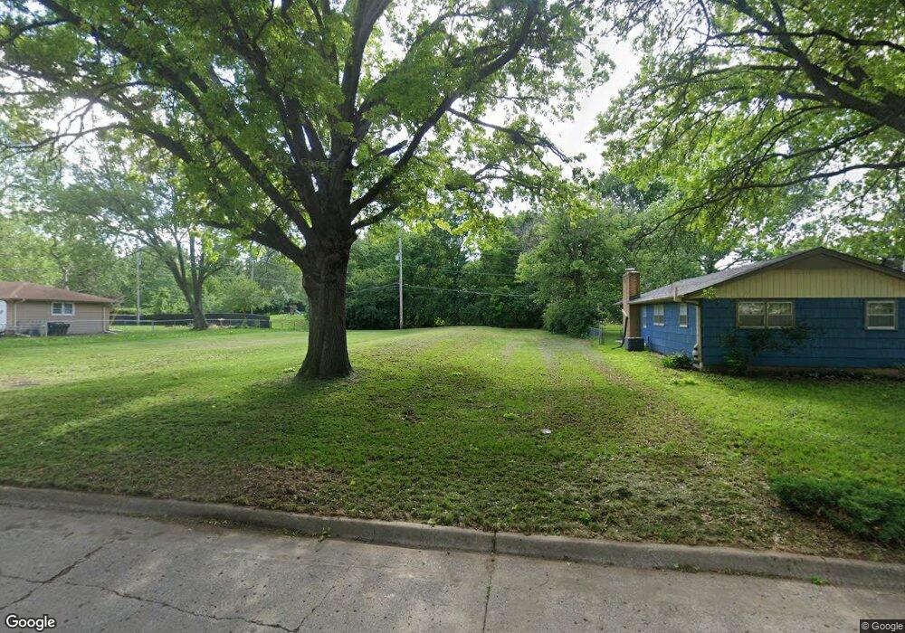 2913 SW Lane St, Topeka, KS 66611 - photo 1