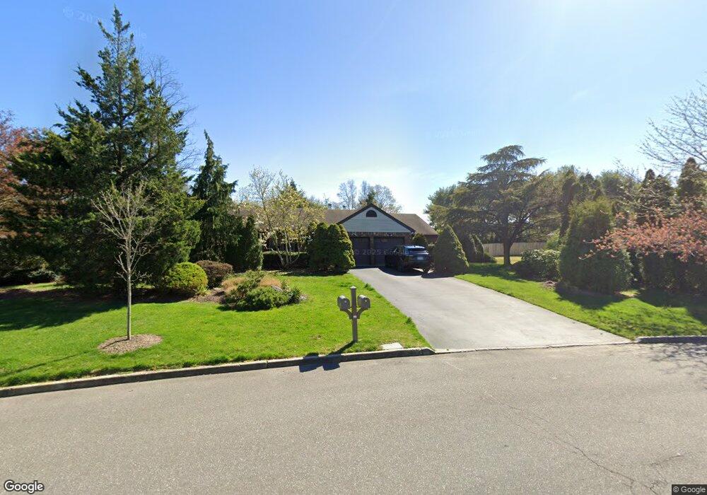9 Dunlop Ct unit 11, ComMacK, NY 11725 - photo 1
