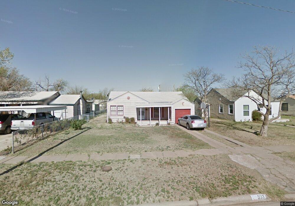 303 Aileen St, Plainview, TX 79072 - photo 1