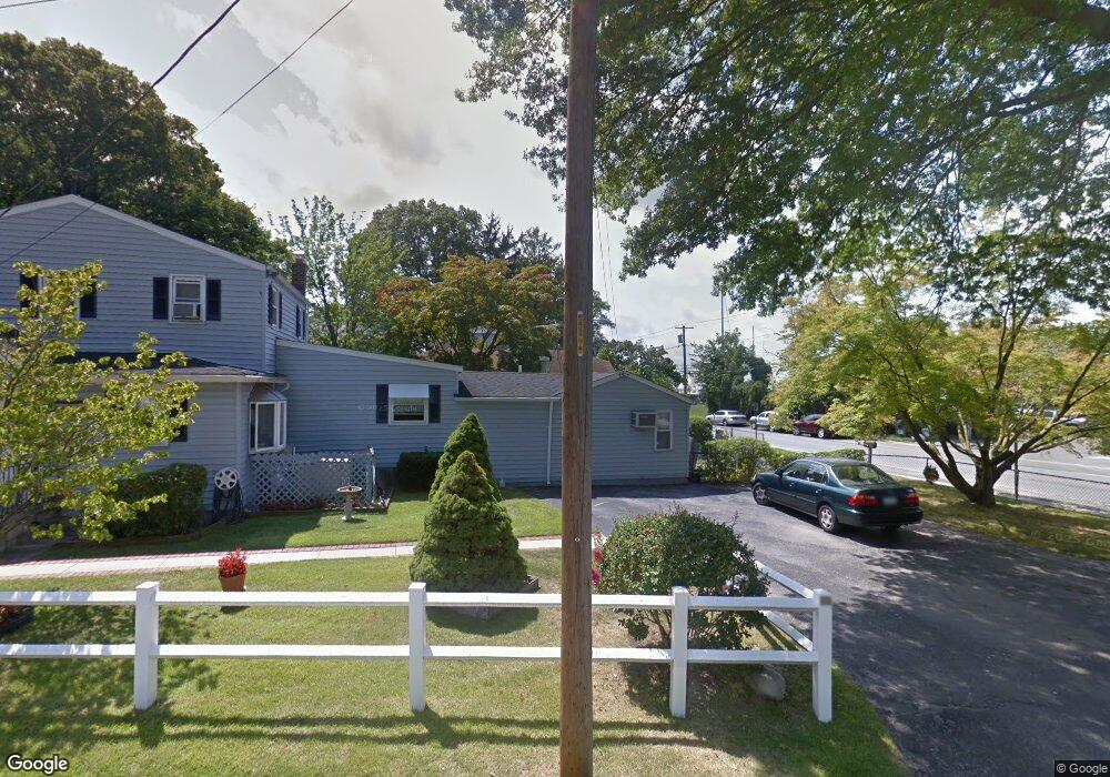 1 Beverly Rd, Glen Cove, NY 11542 - photo 1