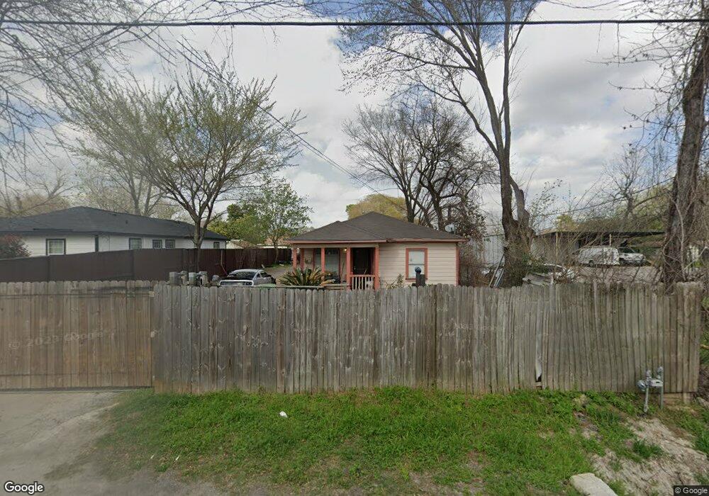 213 Feuhs Ln, Houston, TX 77022 - photo 1