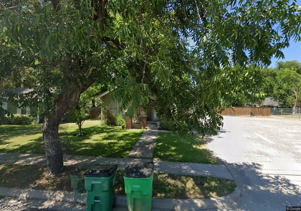 1609 E California St, Gainesville, TX 76240 - photo 1