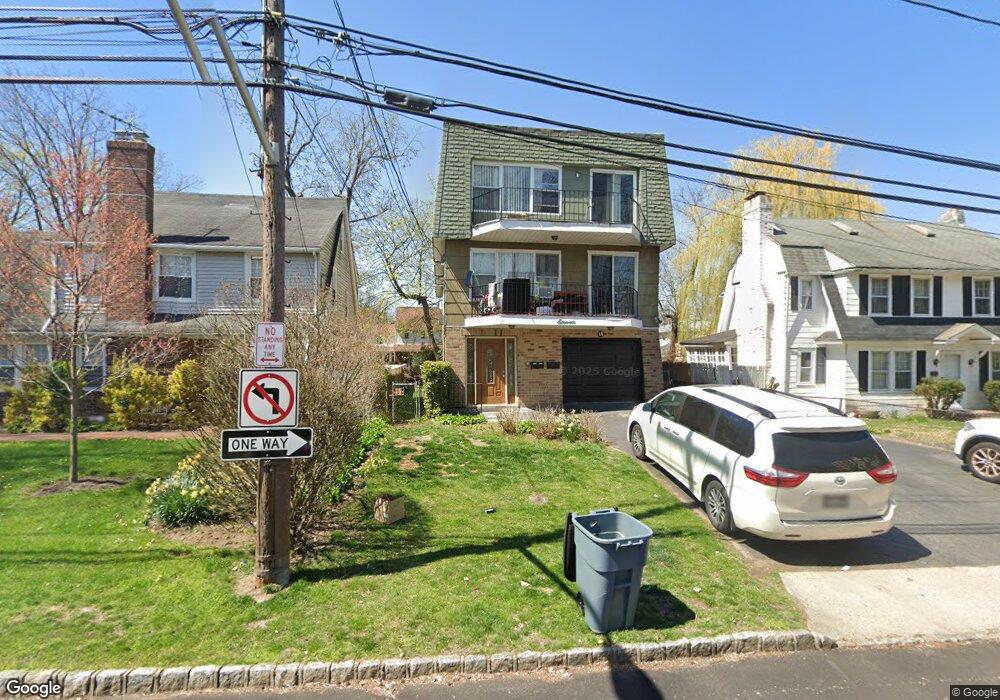 11 Spruce St unit 1, Great Neck, NY 11021 - photo 1