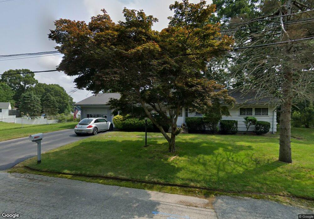 546 Lake Shore Dr, Warwick, RI 02889 - photo 1