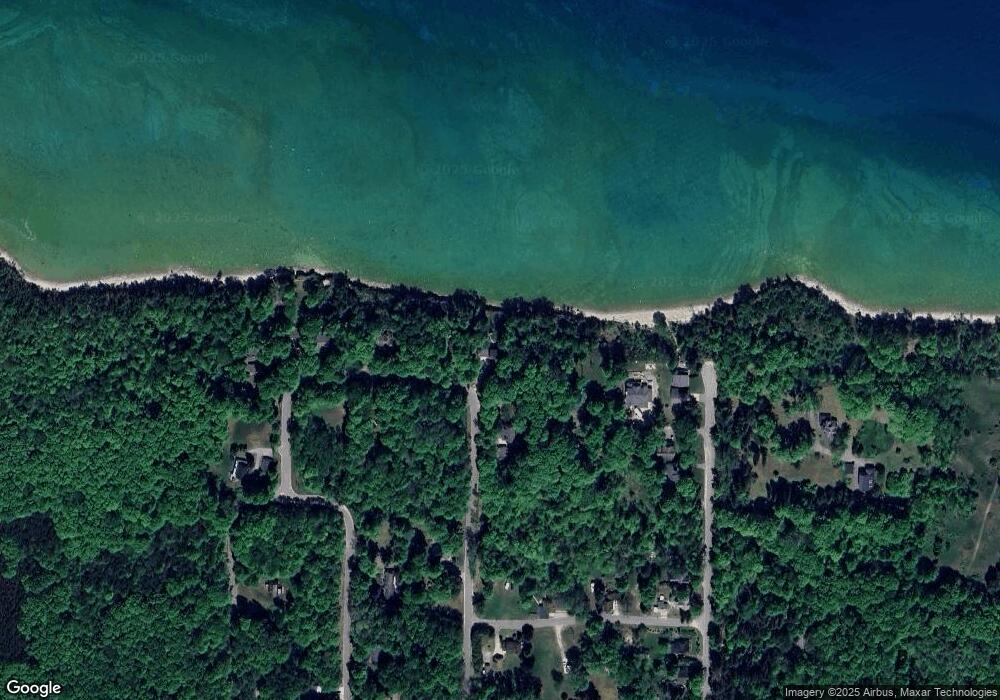 11062 N Spring St, Charlevoix, MI 49720 - photo 1