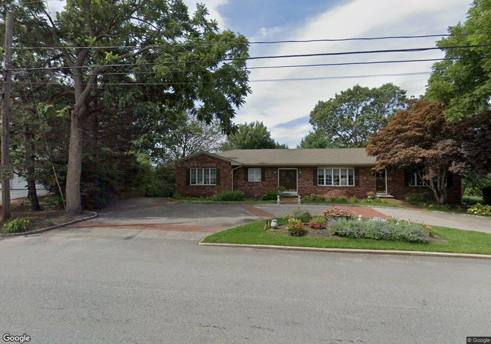 117 Meshanticut Valley Pkwy, Cranston, RI 02920 - photo 1