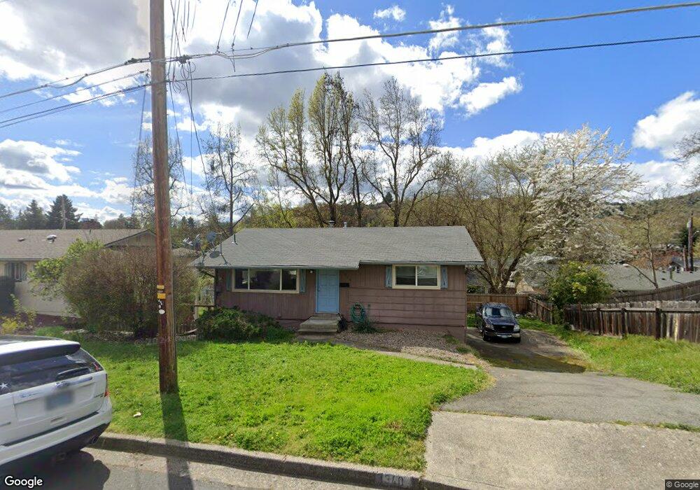 1340 NW Hawthorne Ave, Grants Pass, OR 97526 - photo 1