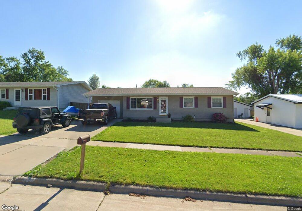 1607 27th St NW, Cedar Rapids, IA 52405 - photo 1