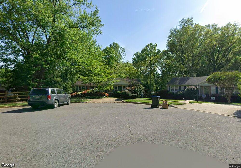 8313 Chartwell Ct, Annandale, VA 22003 - photo 1