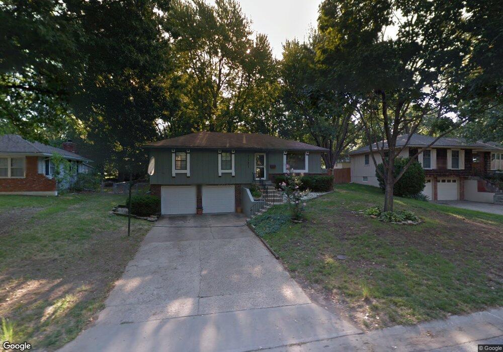 7121 Cody St, Shawnee, KS 66203 - photo 1