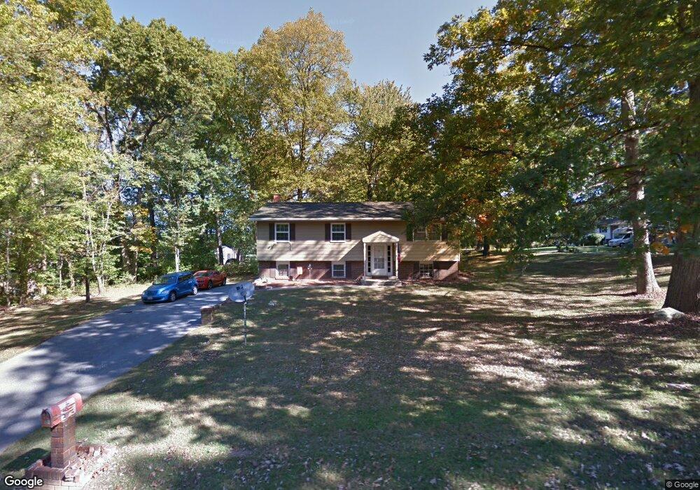 5813 Victor Dr, Sykesville, MD 21784 - photo 1