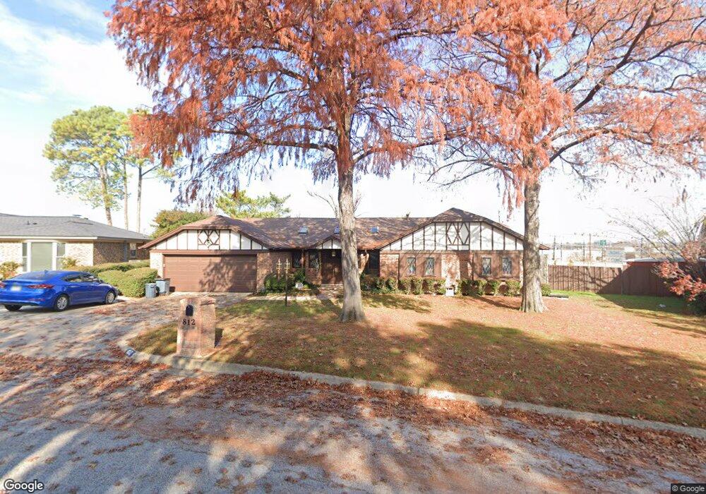 812 Overhill Ct, Hurst, TX 76053 - photo 1