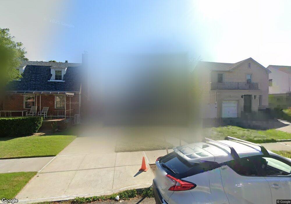 7331 195th St, Fresh Meadows, NY 11366 - photo 1