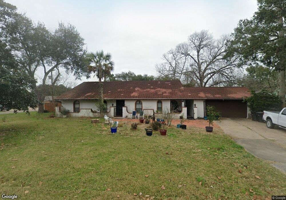 212 S Lee St, Alvin, TX 77511 - photo 1