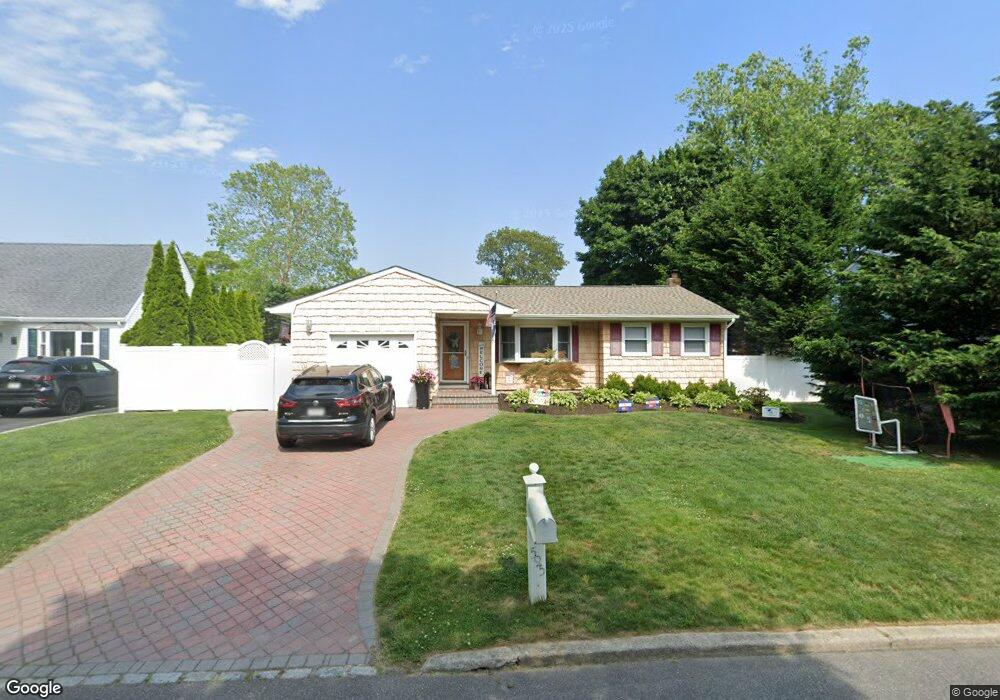 595 Bayport Ave, Bayport, NY 11705 - photo 1