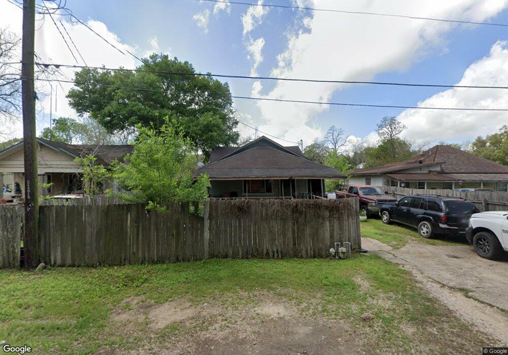 2512 Live Oak Ave, Bay City, TX 77414 - photo 1