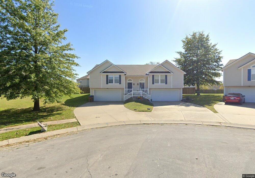 505 Regina Ct, Raymore, MO 64083 - photo 1