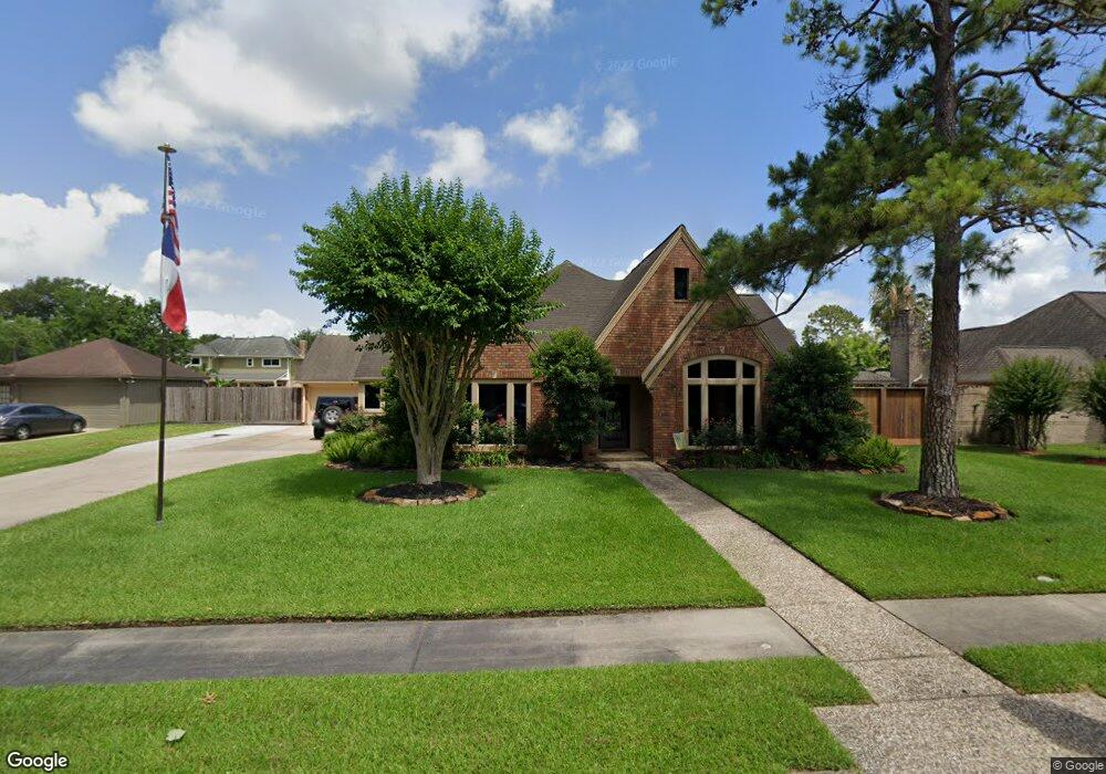 1106 Twin Oaks St, Friendswood, TX 77546 - photo 1