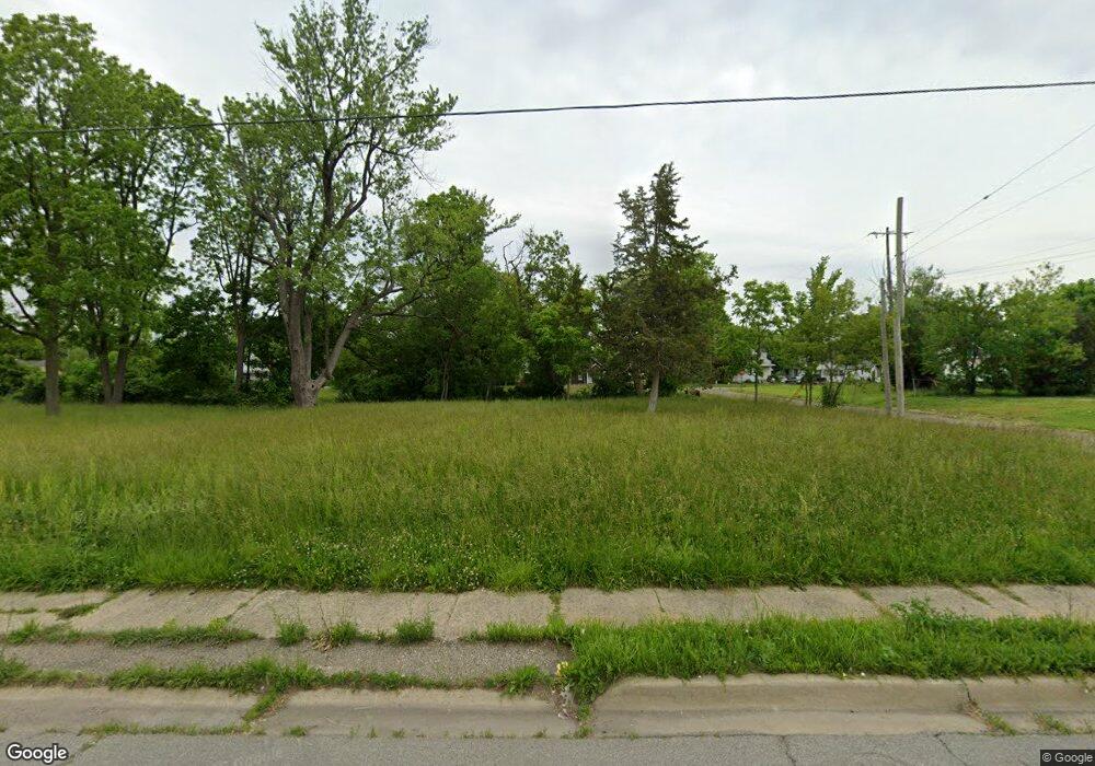 1074 E Carpenter Rd, Flint, MI 48505 - photo 1