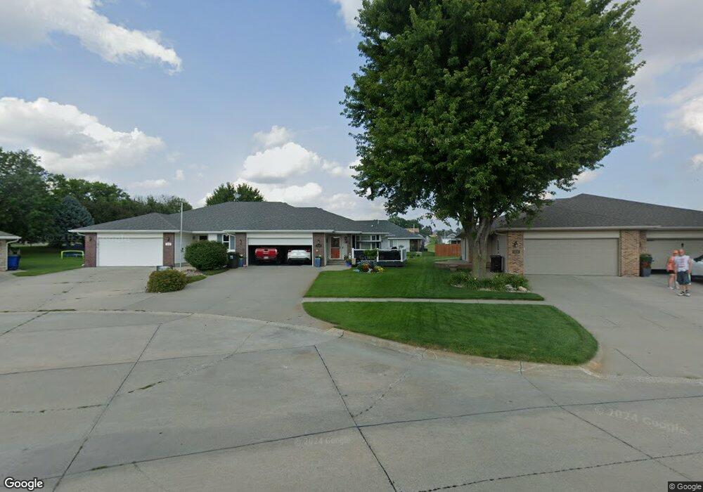 1112 Jonathan Cir, Norfolk, NE 68701 - photo 1