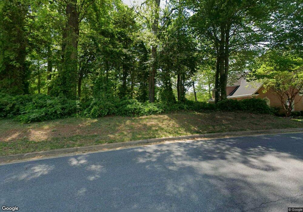 8273 Private Ln, Annandale, VA 22003 - photo 1