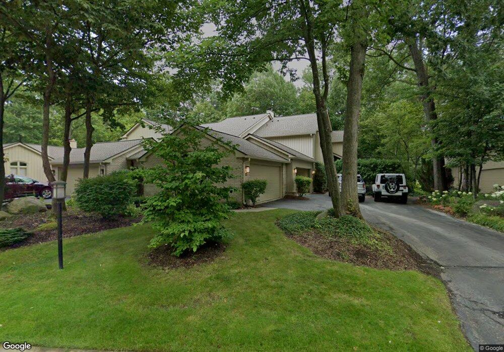 1162 Hillpointe Cir, Bloomfield Hills, MI 48304 - photo 1