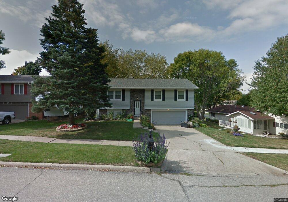 1517 W 14th St S, Newton, IA 50208 - photo 1