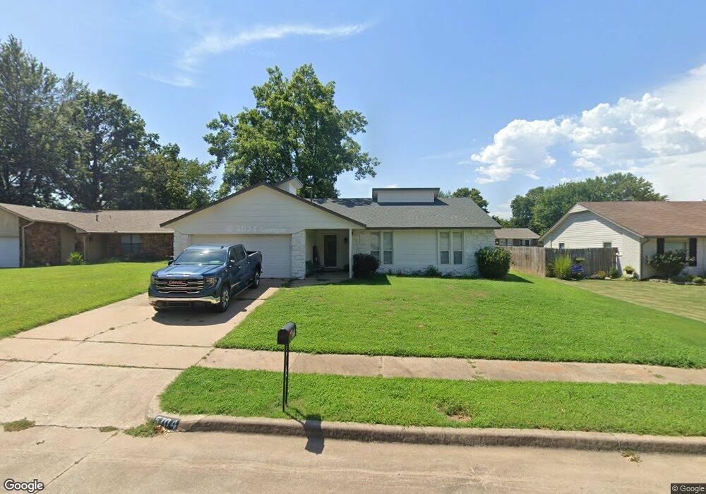 5704 S Ash Ct, Broken Arrow, OK 74011 - photo 1