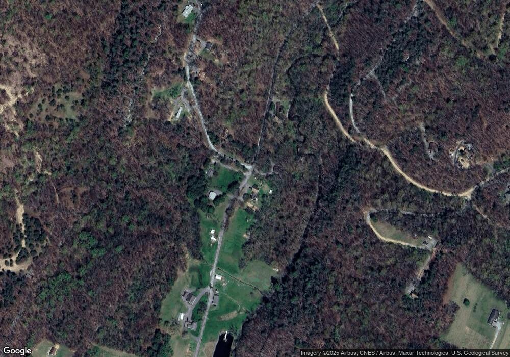 879 Quaint Acres Ln, Berkeley Springs, WV 25411 - photo 1