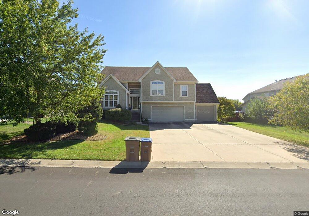 1517 Saddlebrook Rd, Raymore, MO 64083 - photo 1