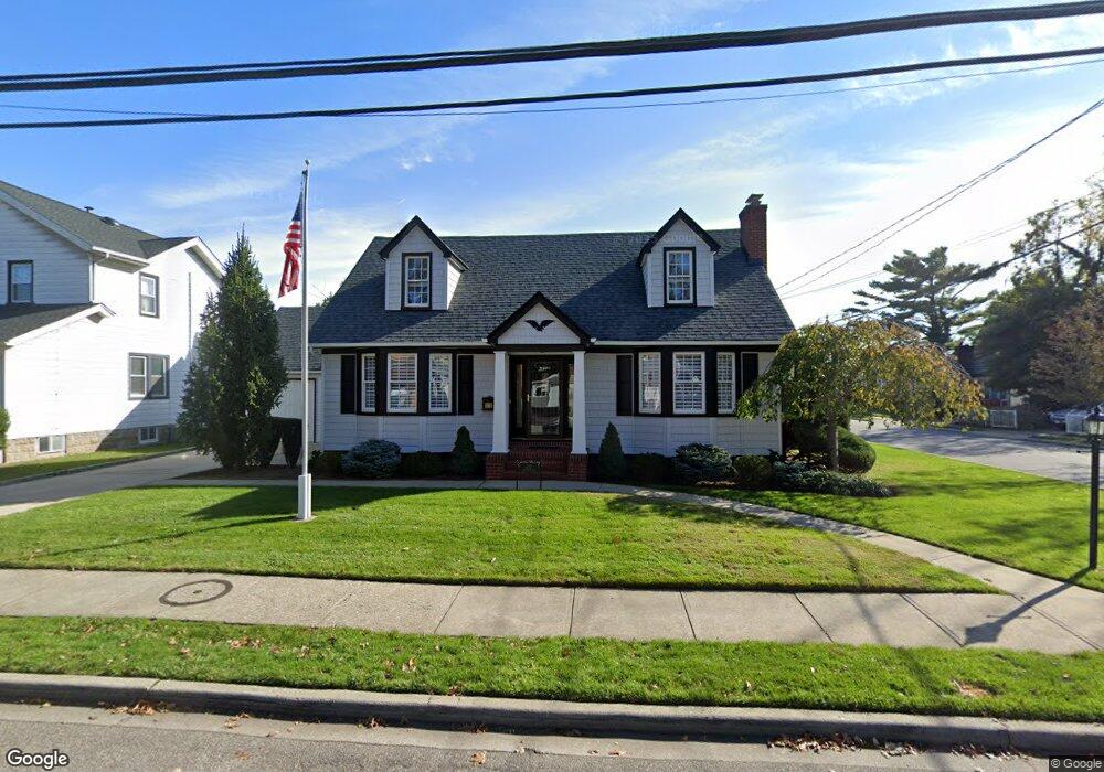 110 Woodlawn Ave, Valley Stream, NY 11581 - photo 1