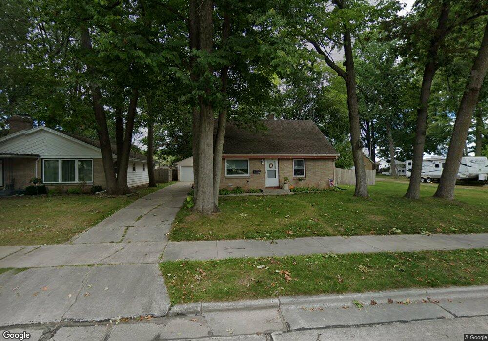 1322 N 23rd St, Manitowoc, WI 54220 - photo 1