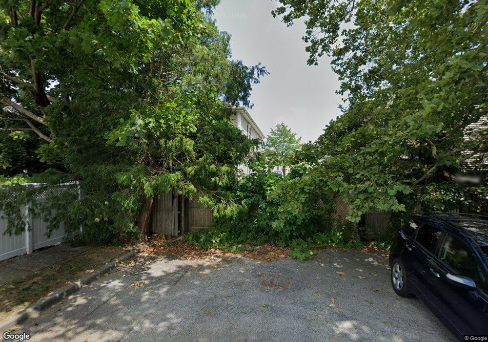 802 Willow Ln unit Upper, Valley Stream, NY 11580 - photo 1